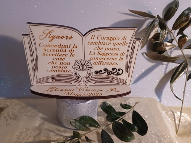 🌟 Decorazione per la Prima Comunione - Libro con Incisione Personalizzata e Base - cm 15 x cm 9 📚